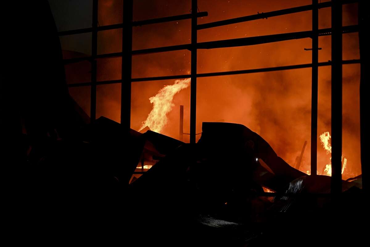 OSB’deki fabrikada çıkan yangın 5 saatte söndürüldü 2